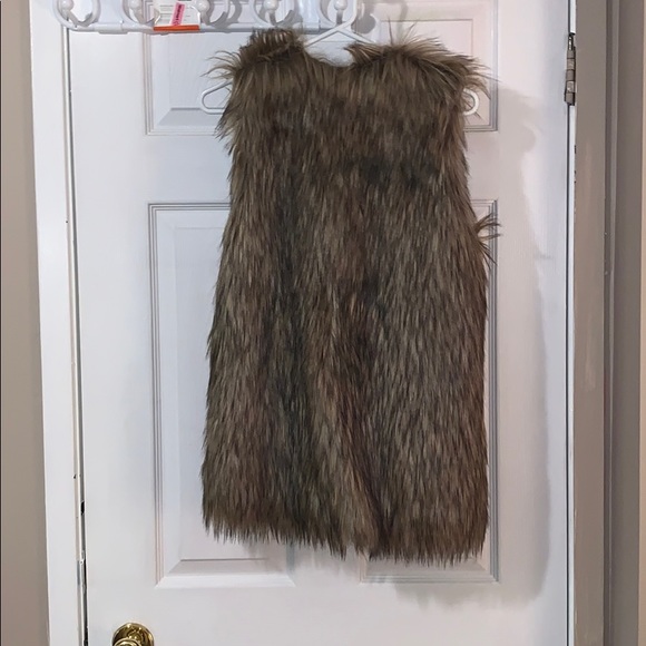 Faux Fur Vest - Picture 2 of 4